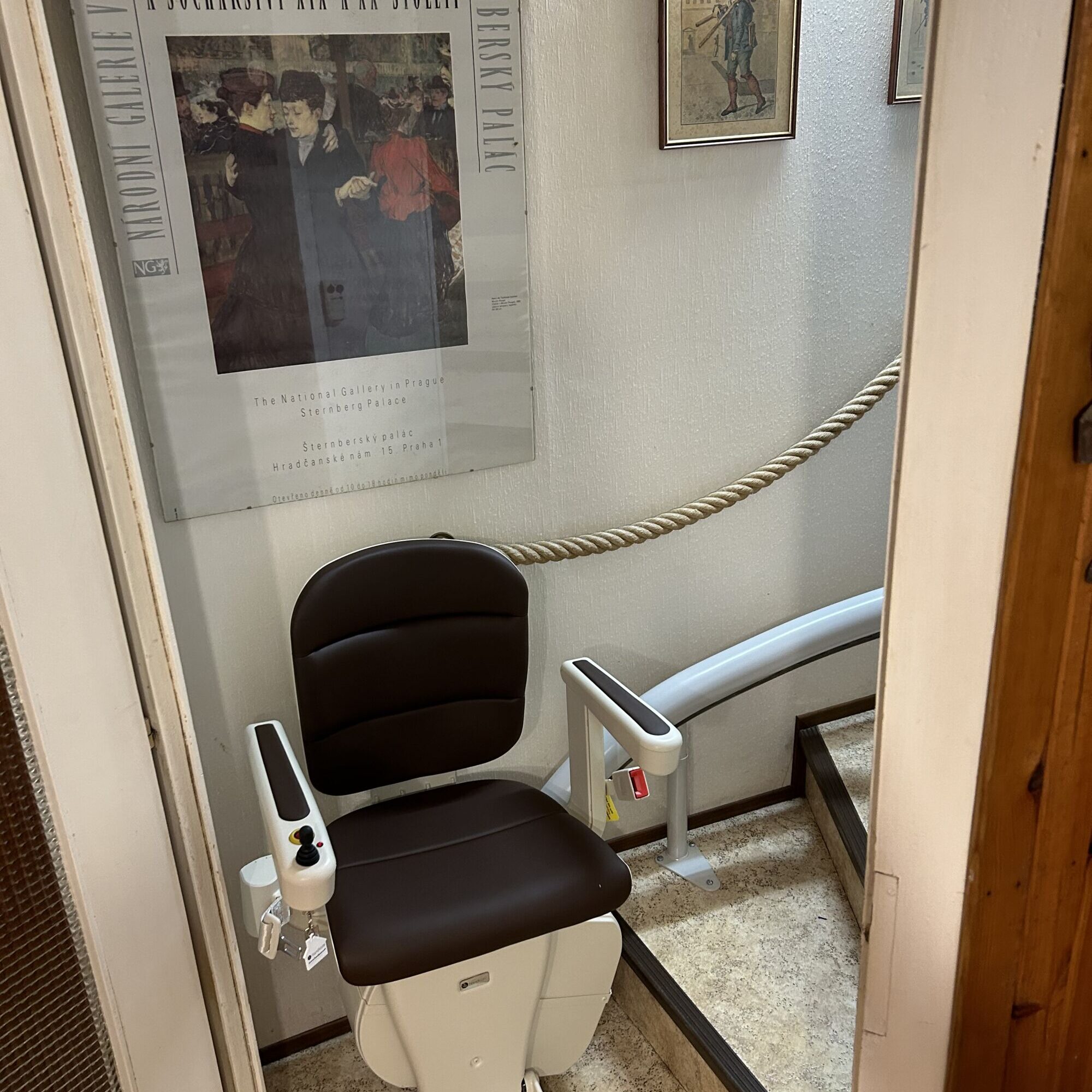 ED MONTE ESCALIERS FREE LIFT HANDICARE A CERNAY Cernay